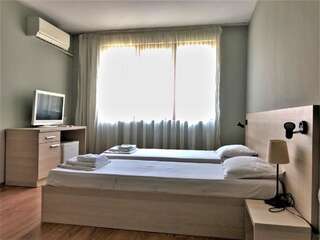 Апарт-отели Family Hotel Botanica Сандански Двухместный номер с 2 отдельными кроватями и бесплатным доступом к открытому бассейну-3